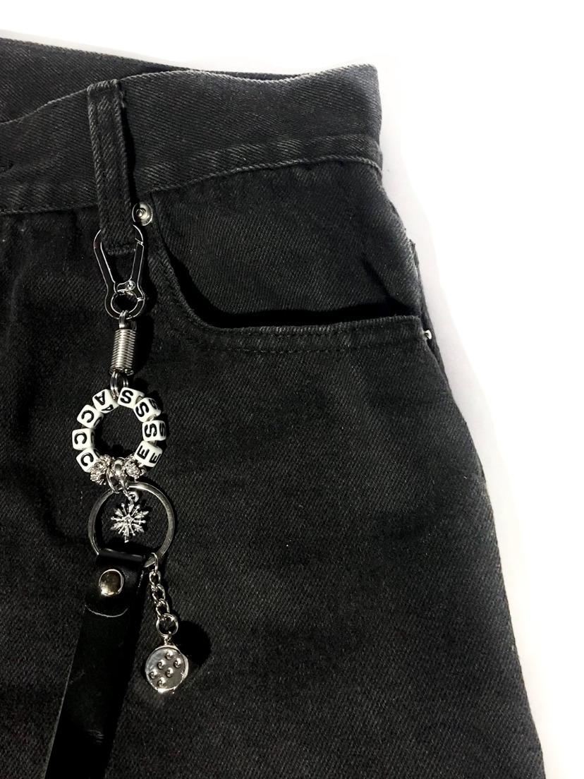 Leathẻ Alphabet - Keychain
